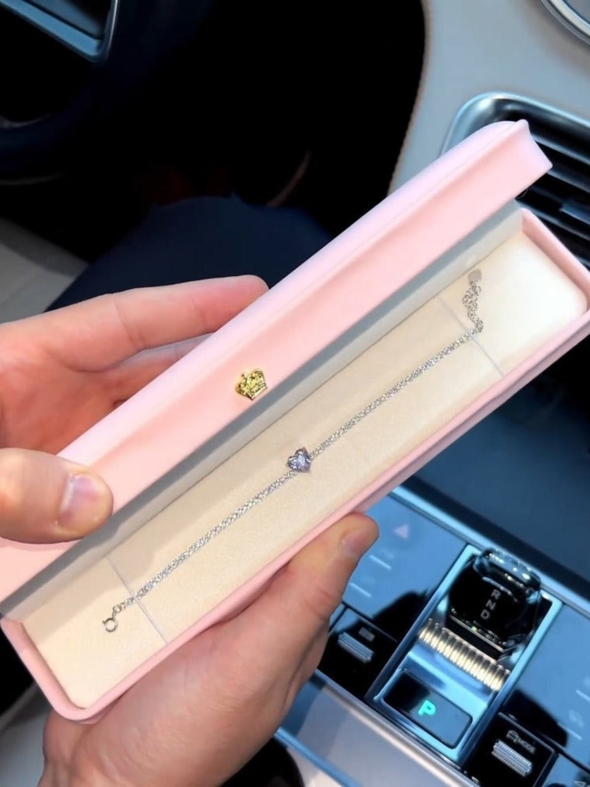 Işıklı Kutulu Pembe Kalpli Bileklik