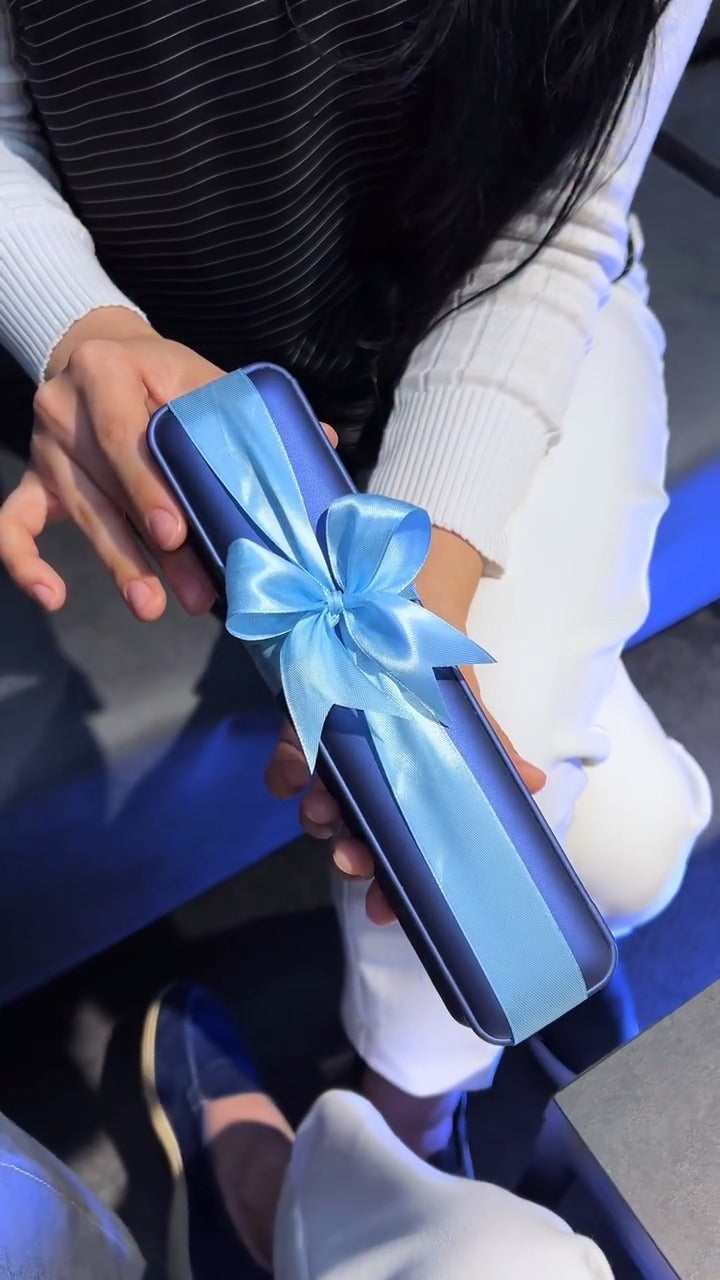 Siyah Işıklı Kutuda Mavi Kalpli Bileklik