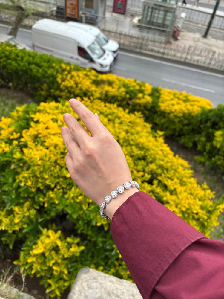 Kalpli Taşlı Bileklik (Işıklı Kutu İle)