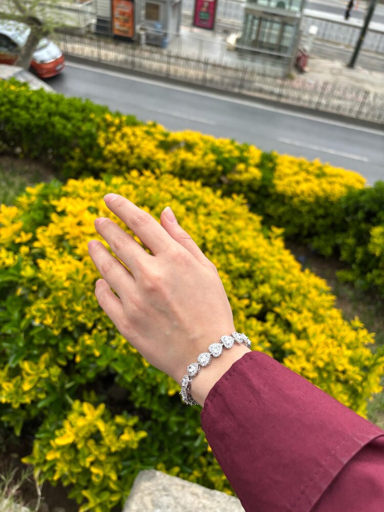 Kalpli Taşlı Bileklik (Işıklı Kutu İle)